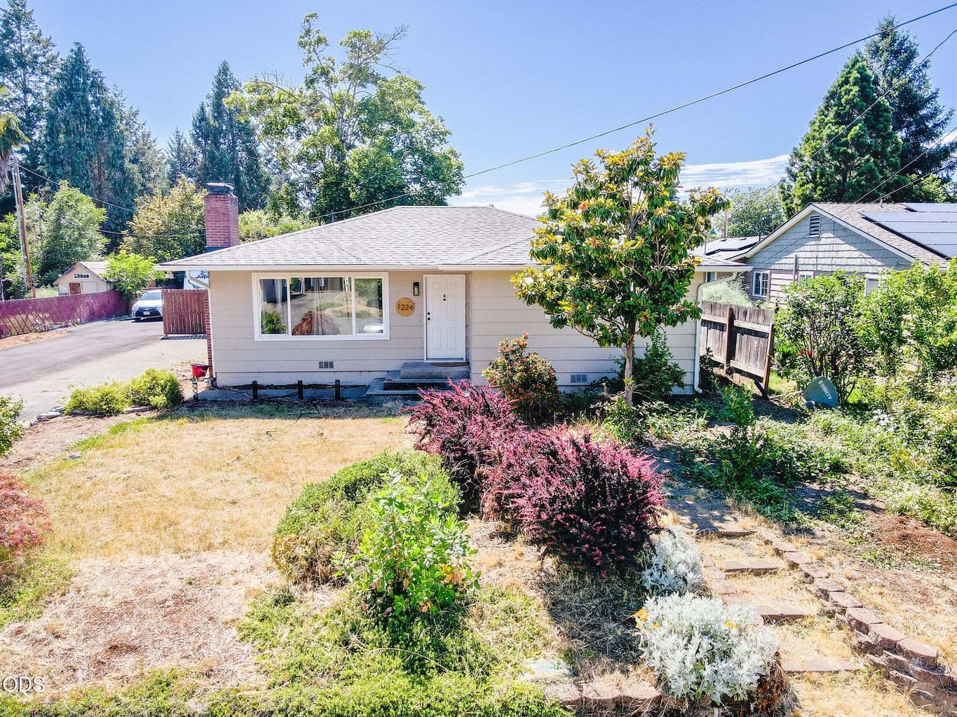 Photo of 1224 Oak Street 2 of 27