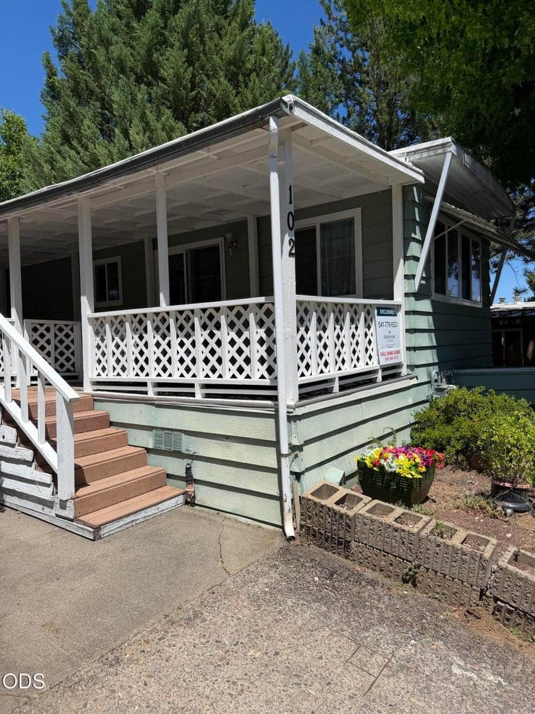 Photo of 1055 5th Street 1 of 9