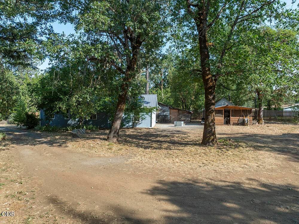 Photo of 2524 Rockydale Road 2 of 30