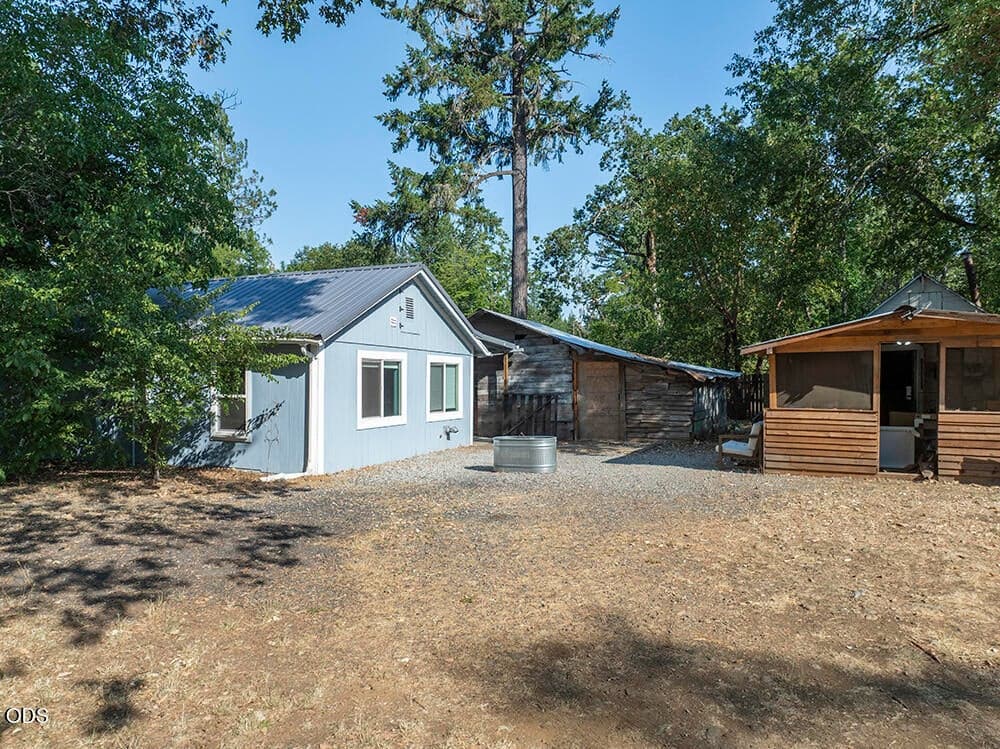 Photo of 2524 Rockydale Road 3 of 30