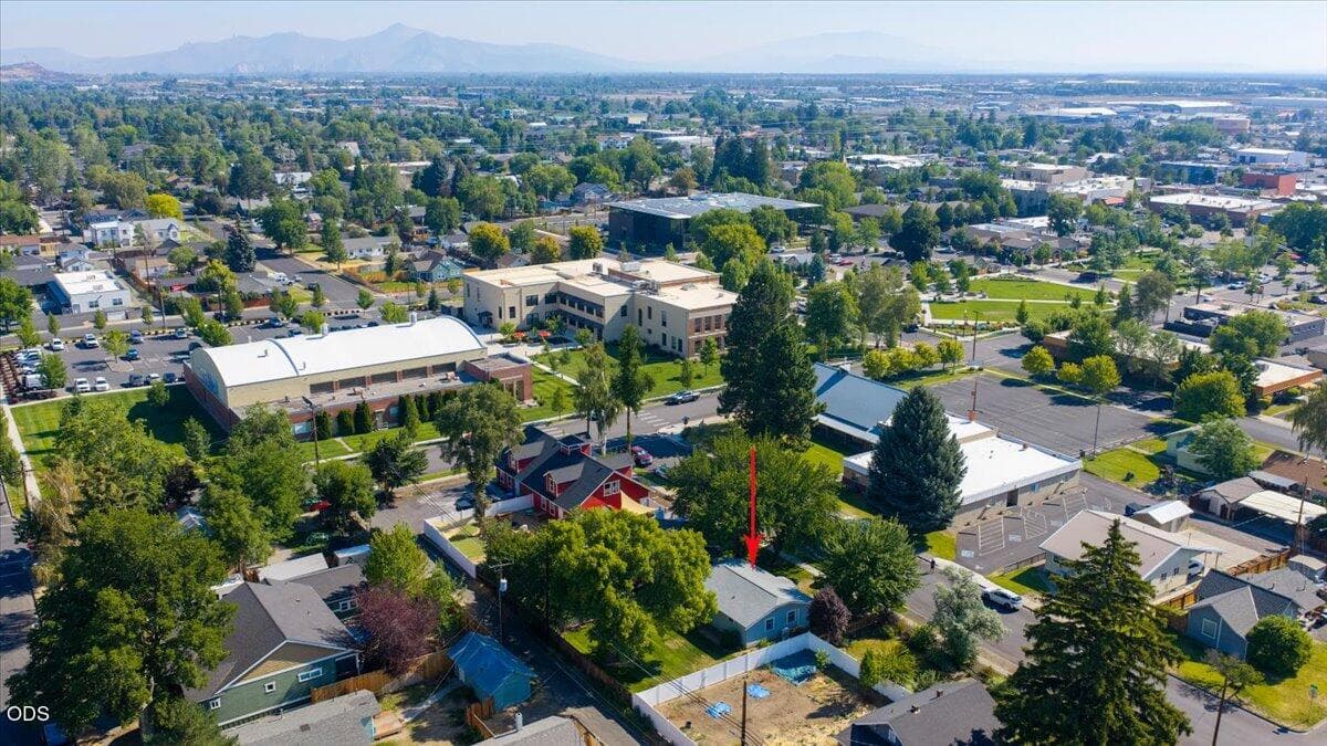 Close to parks City Hall and dining!