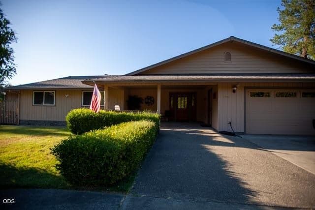 Photo of 2990 River Road 3 of 33