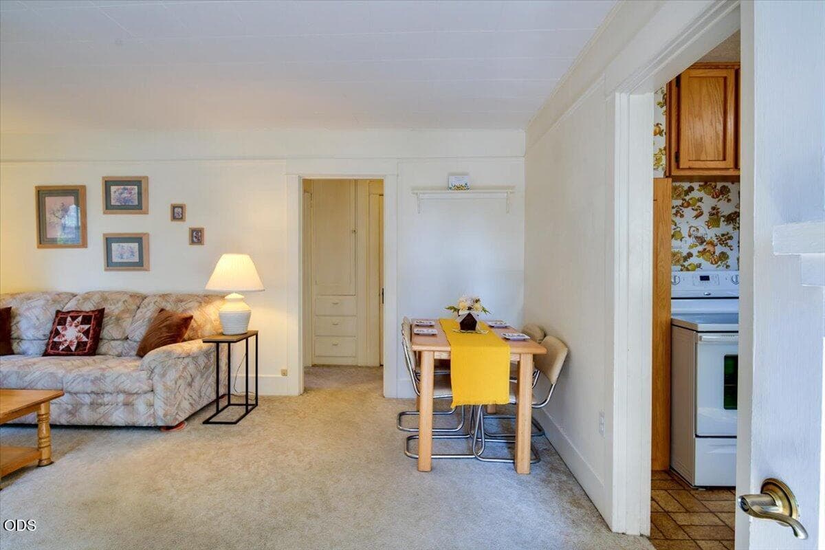Photo of 535 SW 10th Street 7 of 25
