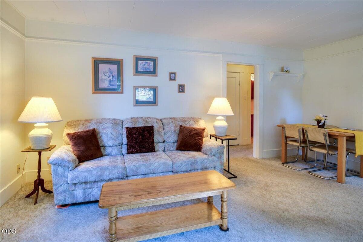 Photo of 535 SW 10th Street 6 of 25