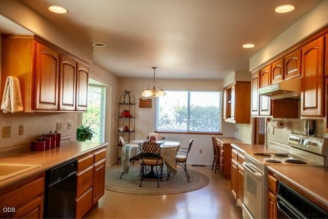 Photo of 2990 River Road 5 of 33