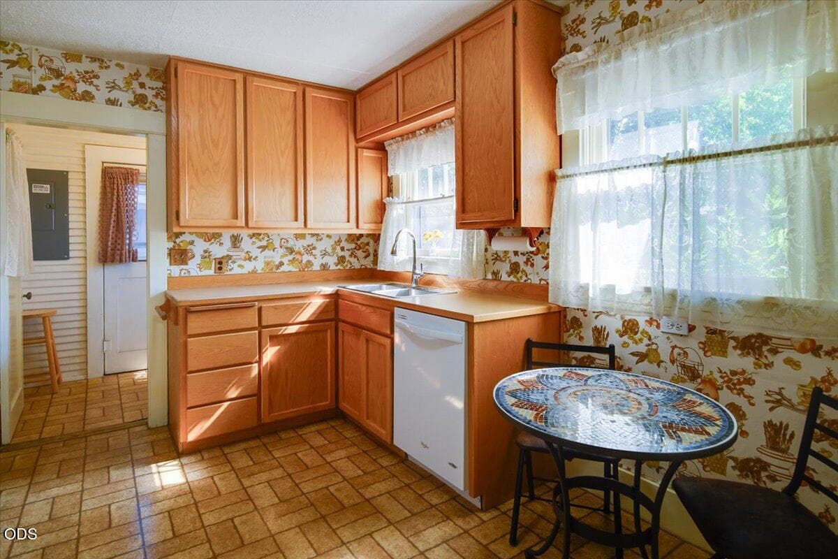 Photo of 535 SW 10th Street 11 of 25