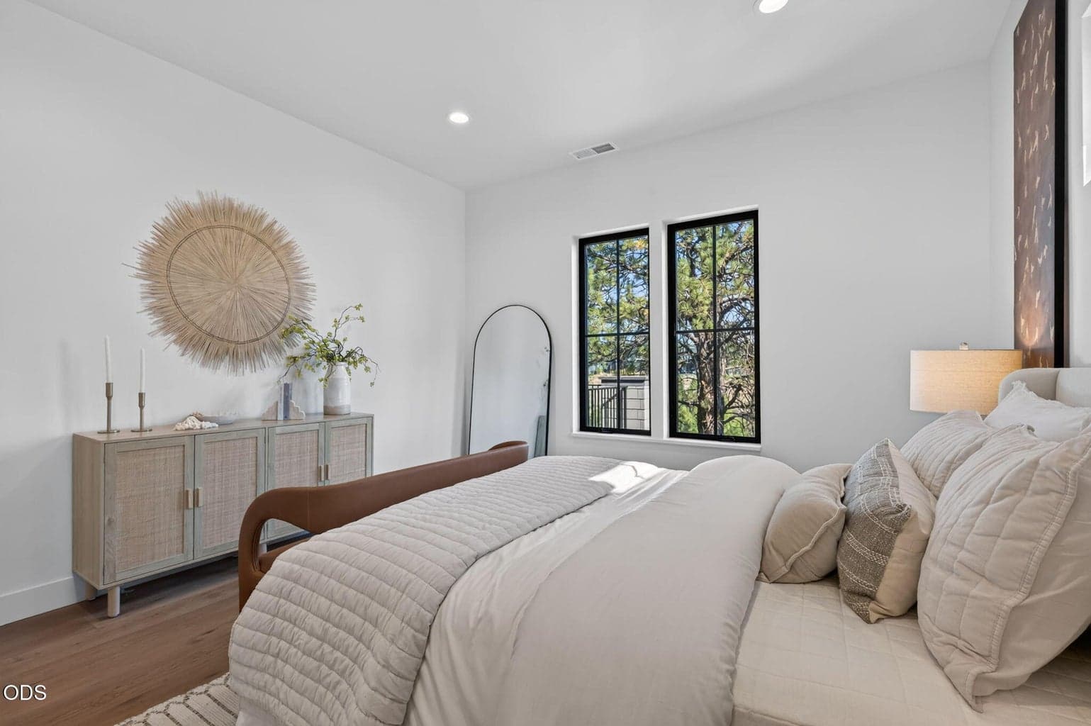 Photo of 3440 NW Sullivan Avenue 19 of 76