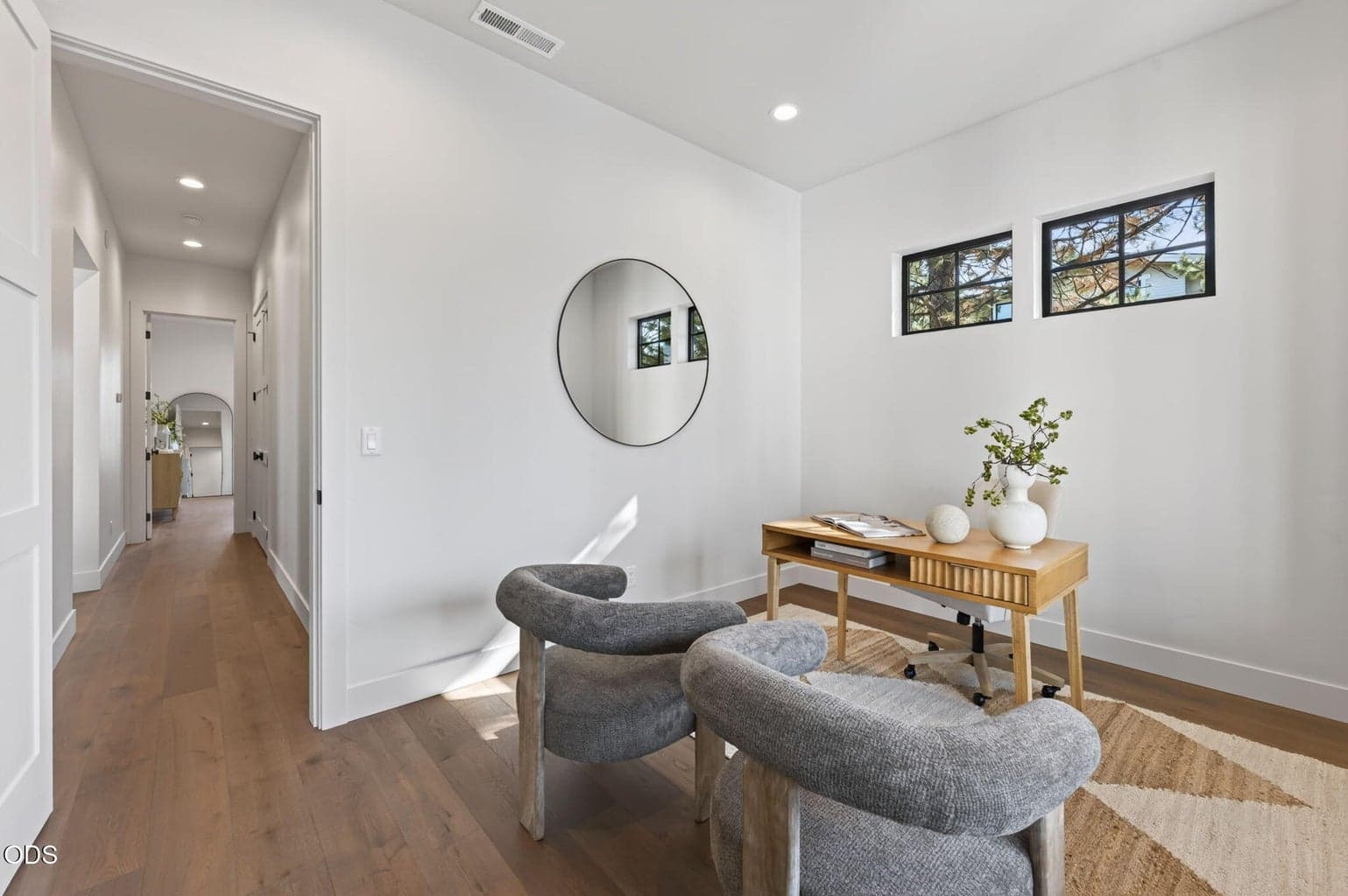 Photo of 3440 NW Sullivan Avenue 28 of 76