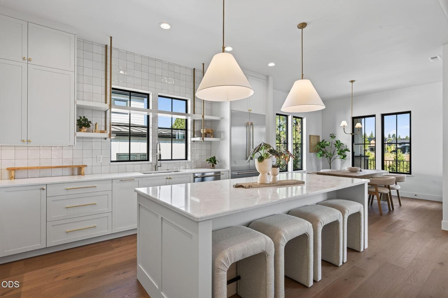Photo of 3440 NW Sullivan Avenue 14 of 76