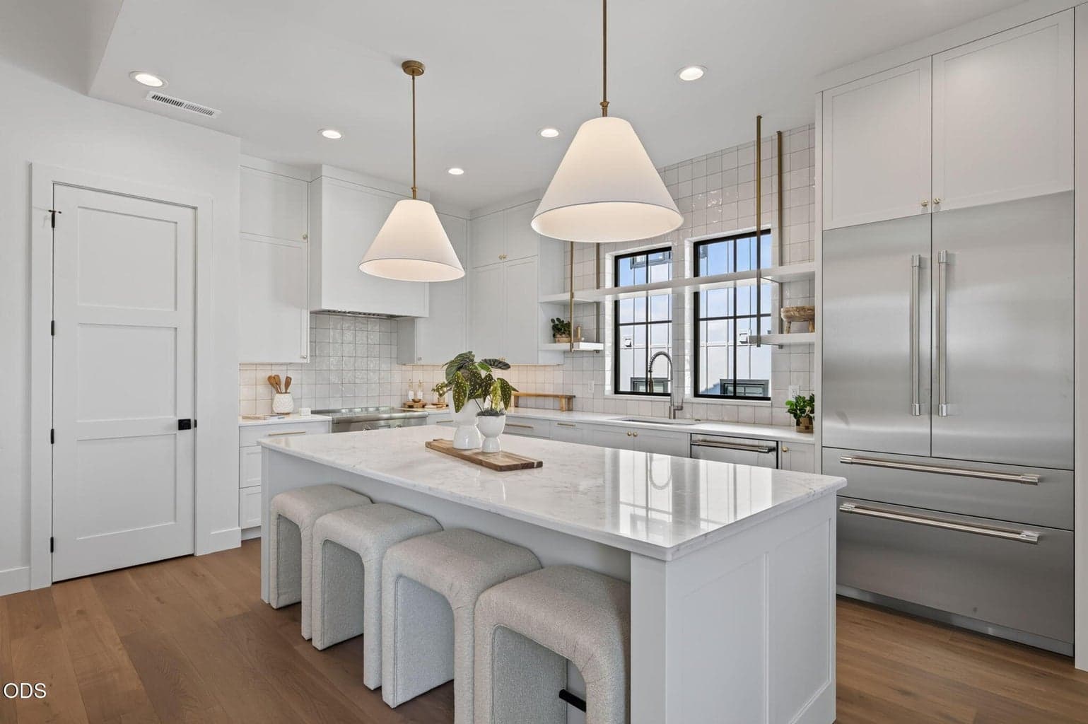 Photo of 3440 NW Sullivan Avenue 6 of 76