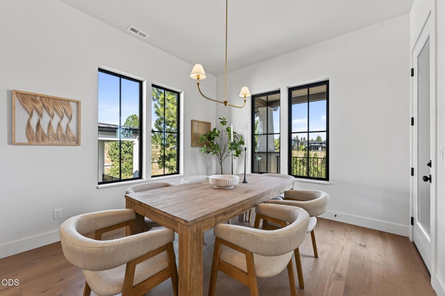 Photo of 3440 NW Sullivan Avenue 16 of 76