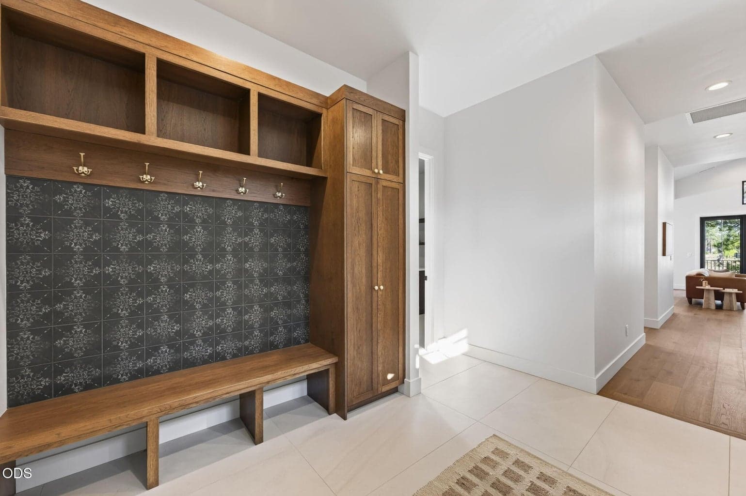 Photo of 3440 NW Sullivan Avenue 35 of 76