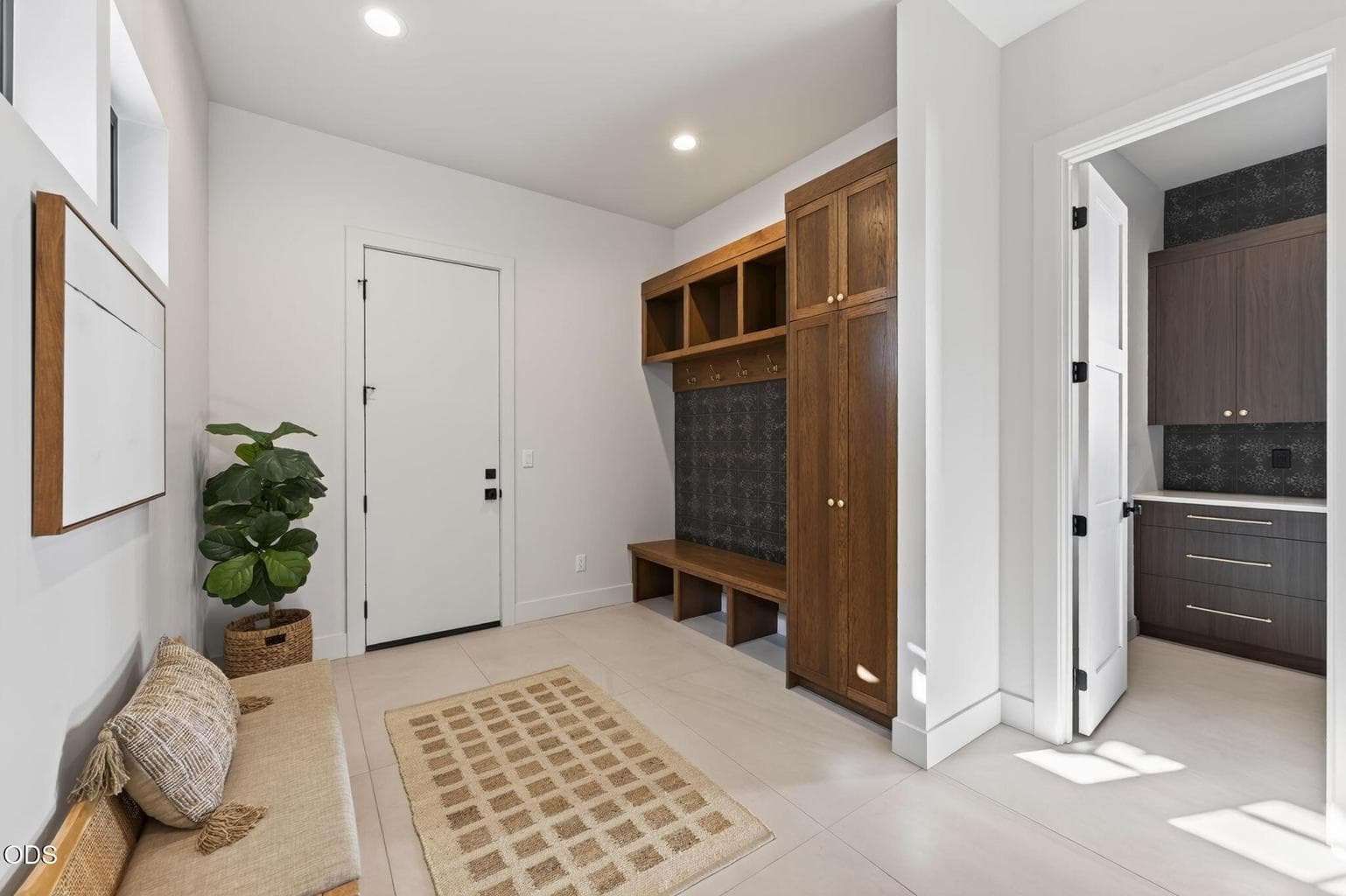 Photo of 3440 NW Sullivan Avenue 32 of 76