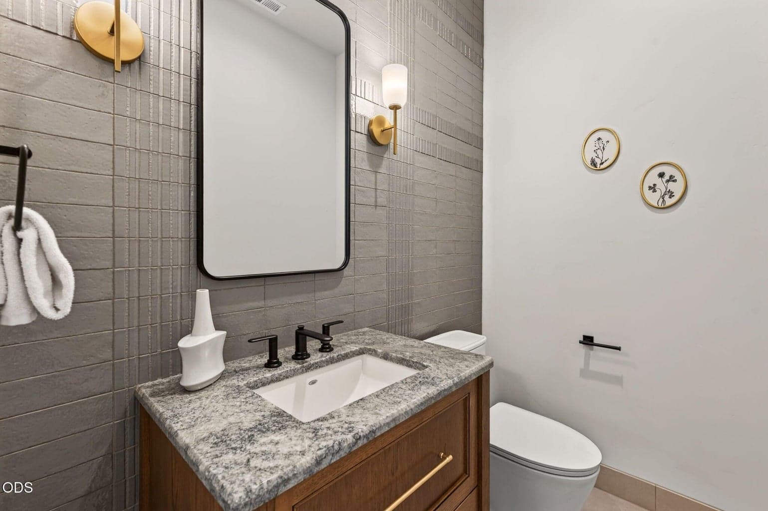 Photo of 3440 NW Sullivan Avenue 29 of 76