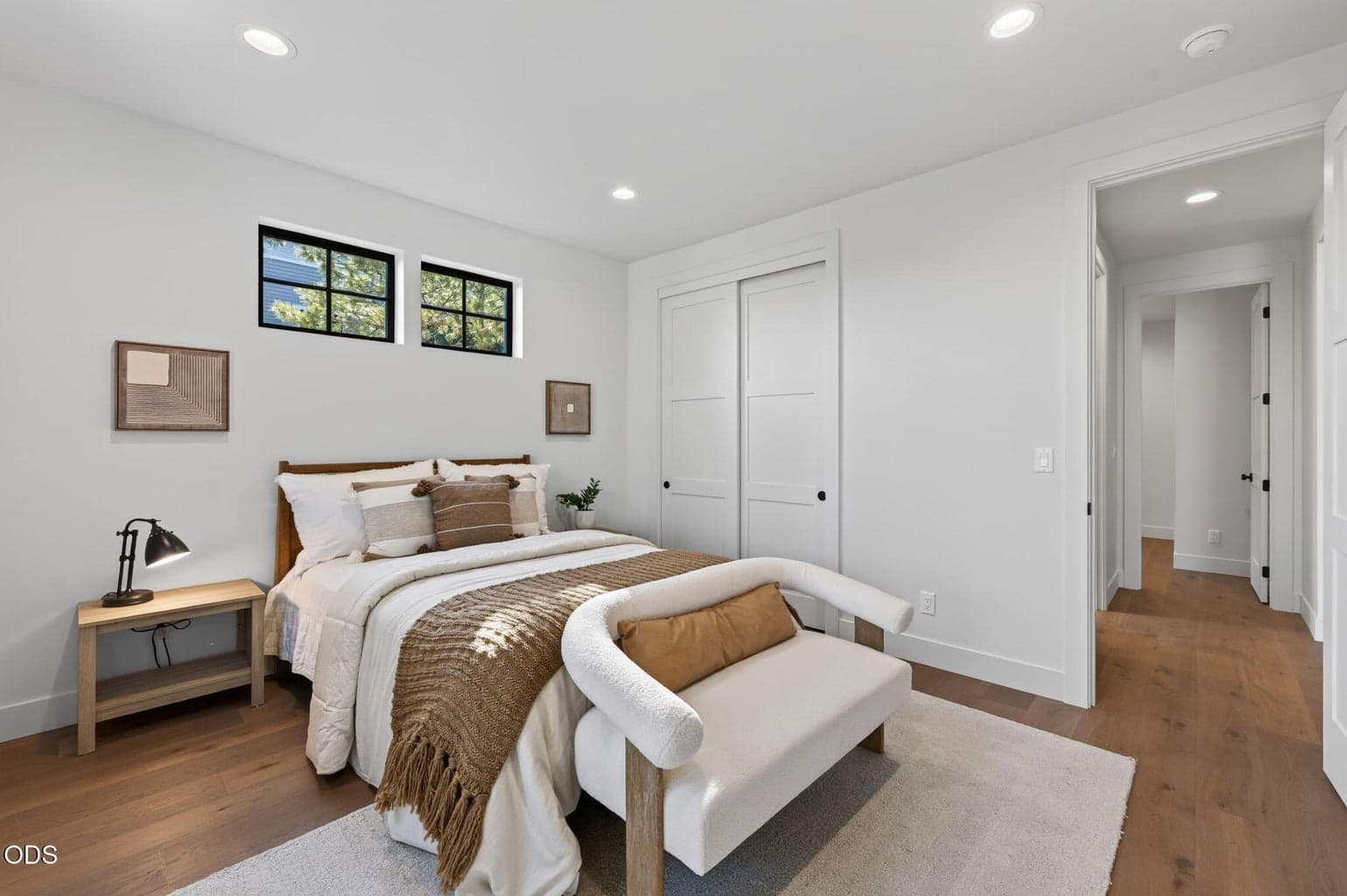 Photo of 3440 NW Sullivan Avenue 41 of 76