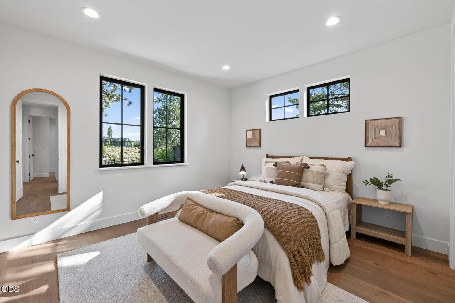 Photo of 3440 NW Sullivan Avenue 42 of 76