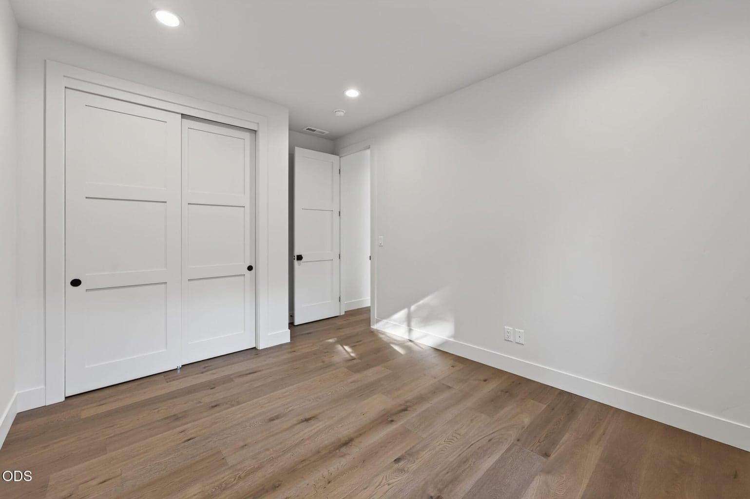 Photo of 3440 NW Sullivan Avenue 48 of 76