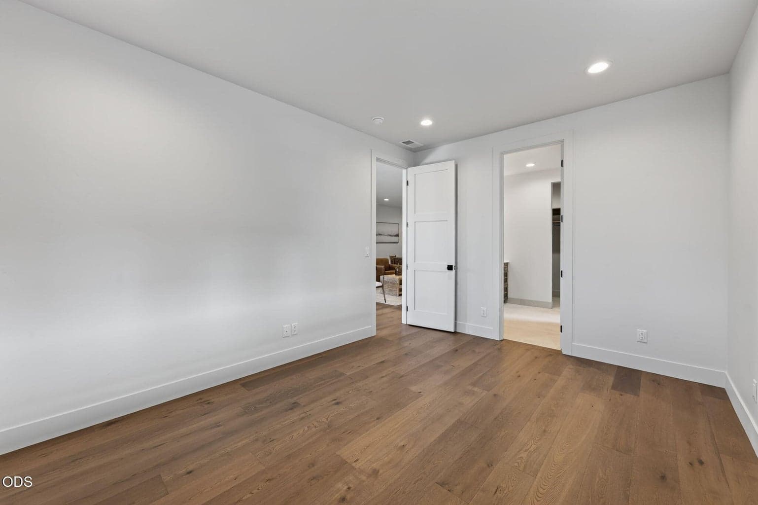 Photo of 3440 NW Sullivan Avenue 52 of 76
