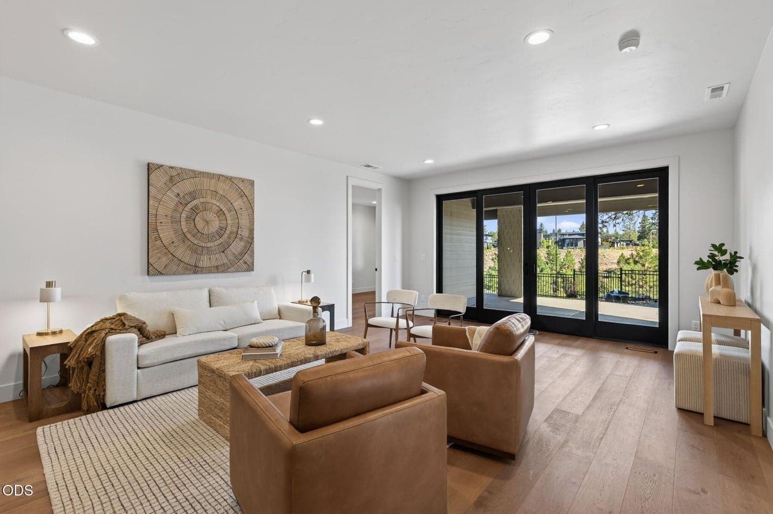 Photo of 3440 NW Sullivan Avenue 38 of 76