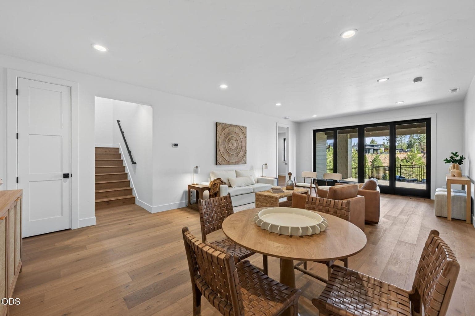 Photo of 3440 NW Sullivan Avenue 37 of 76