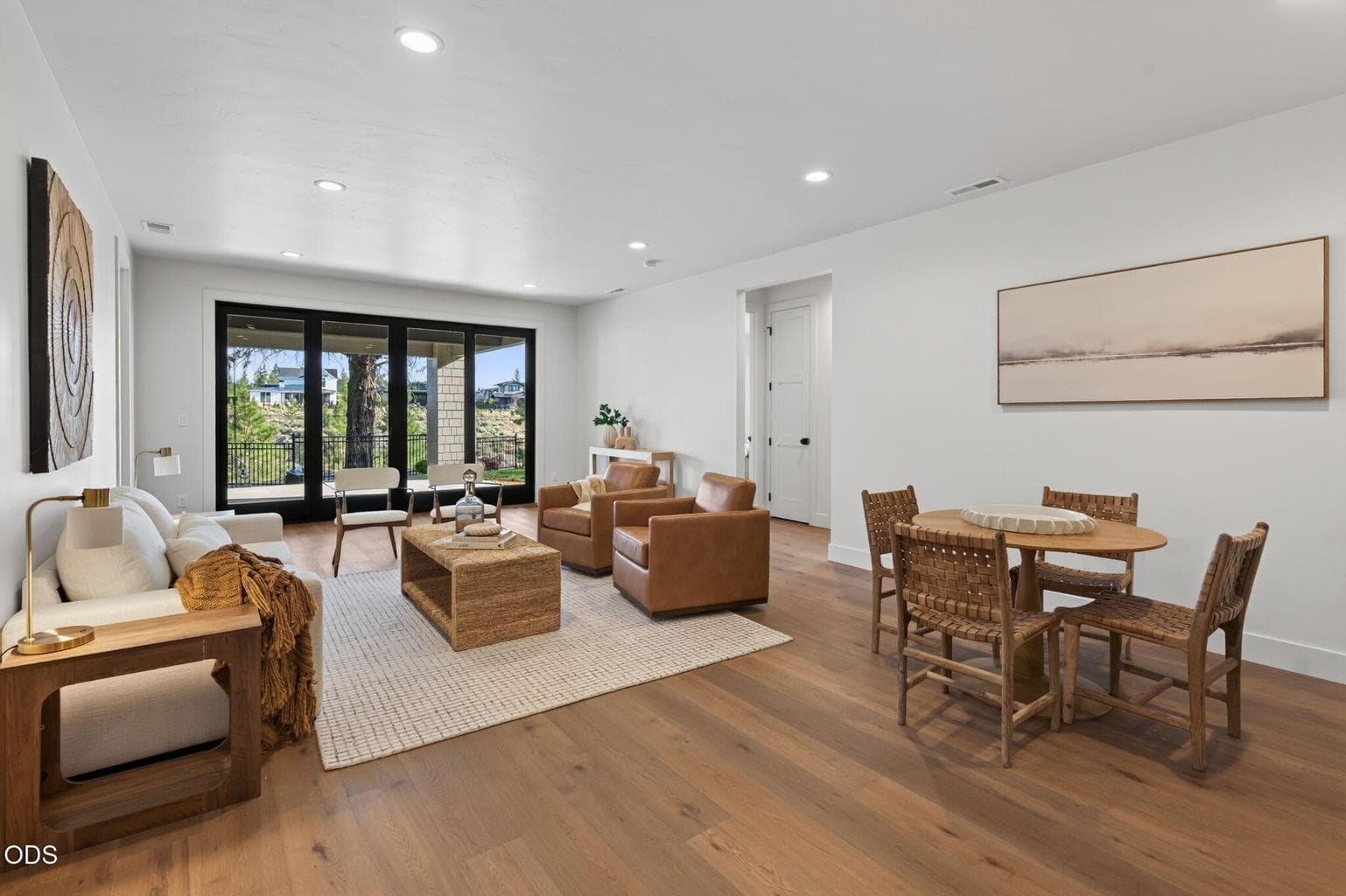 Photo of 3440 NW Sullivan Avenue 39 of 76