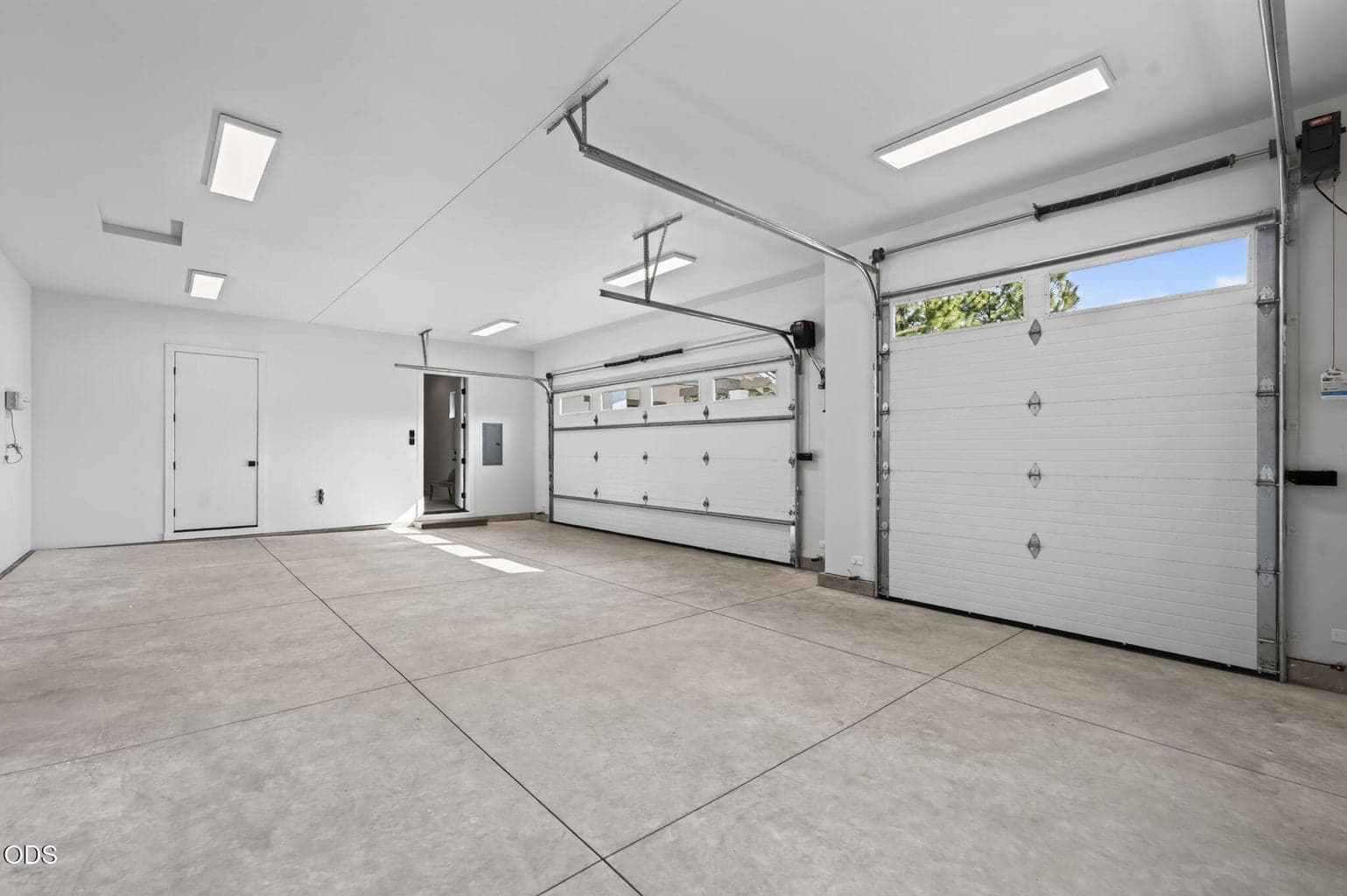 Photo of 3440 NW Sullivan Avenue 64 of 76