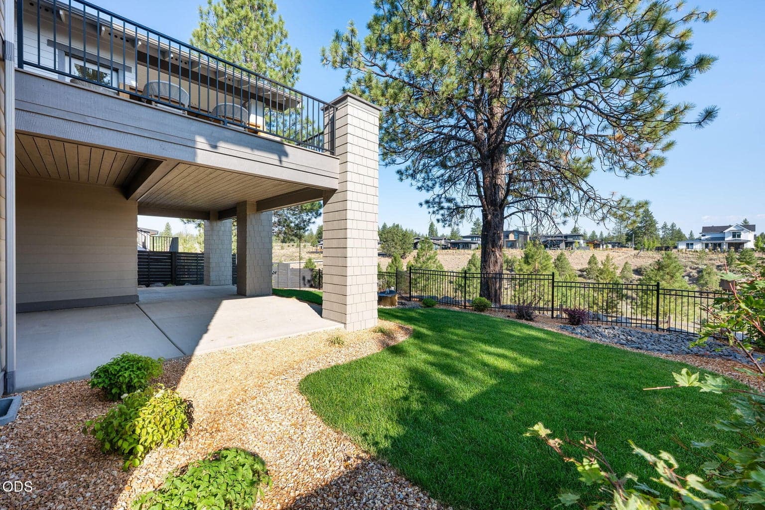 Photo of 3440 NW Sullivan Avenue 57 of 76
