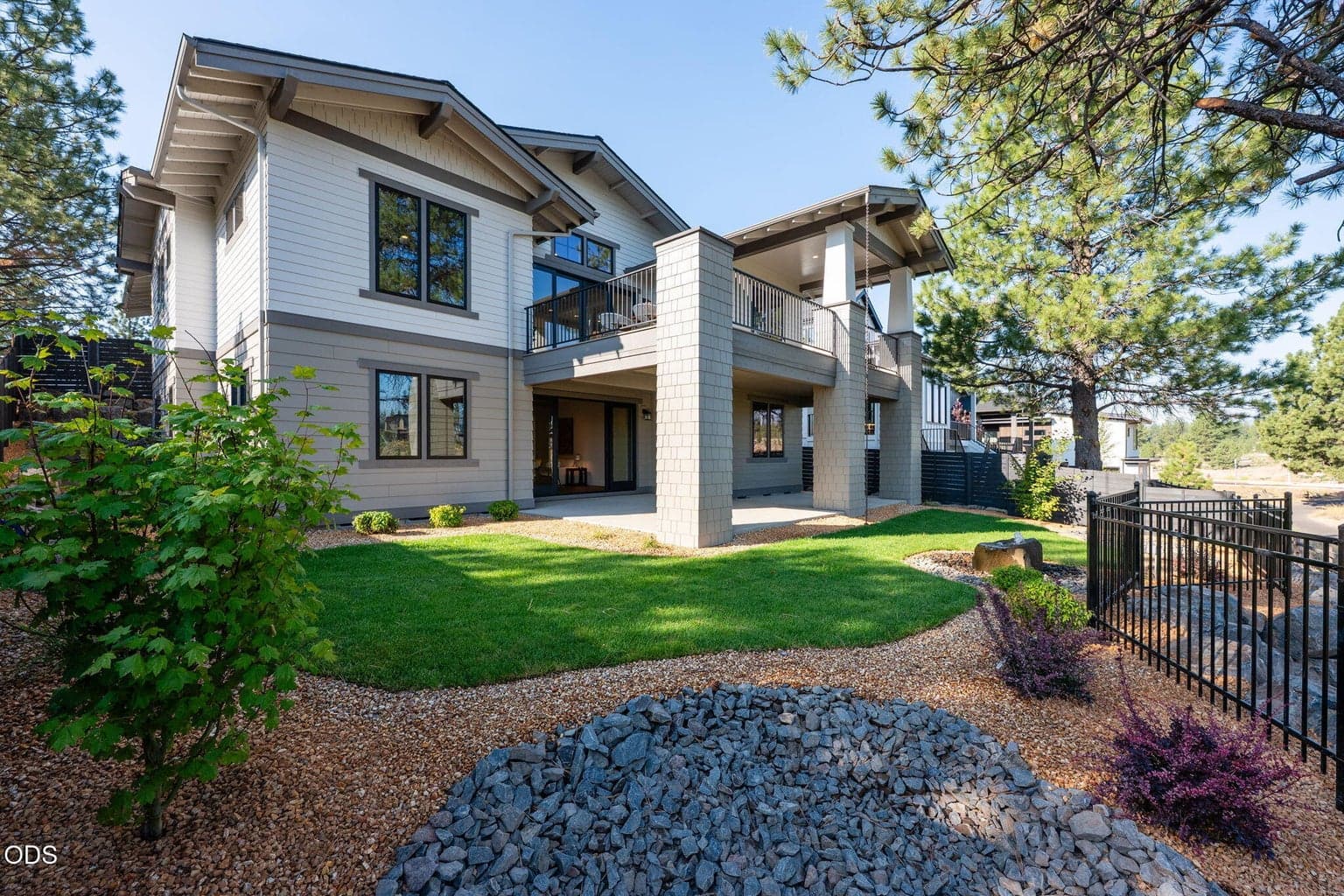 Photo of 3440 NW Sullivan Avenue 59 of 76