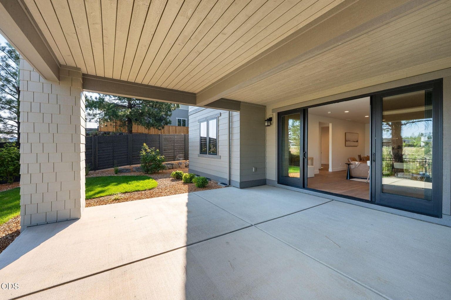 Photo of 3440 NW Sullivan Avenue 56 of 76