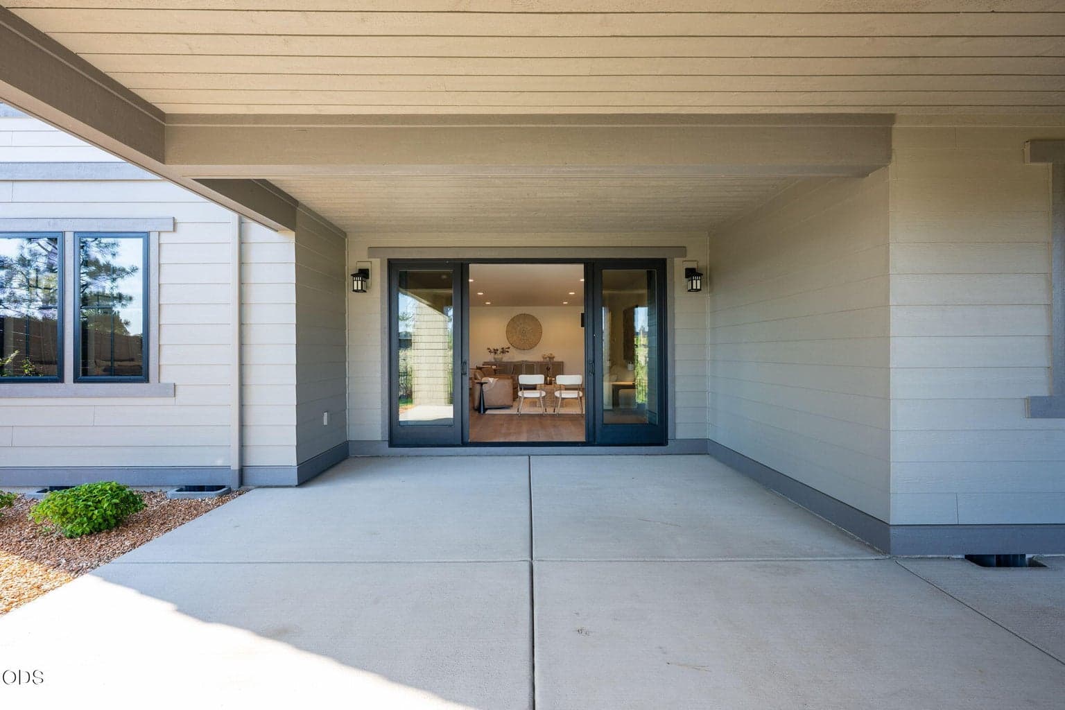 Photo of 3440 NW Sullivan Avenue 54 of 76