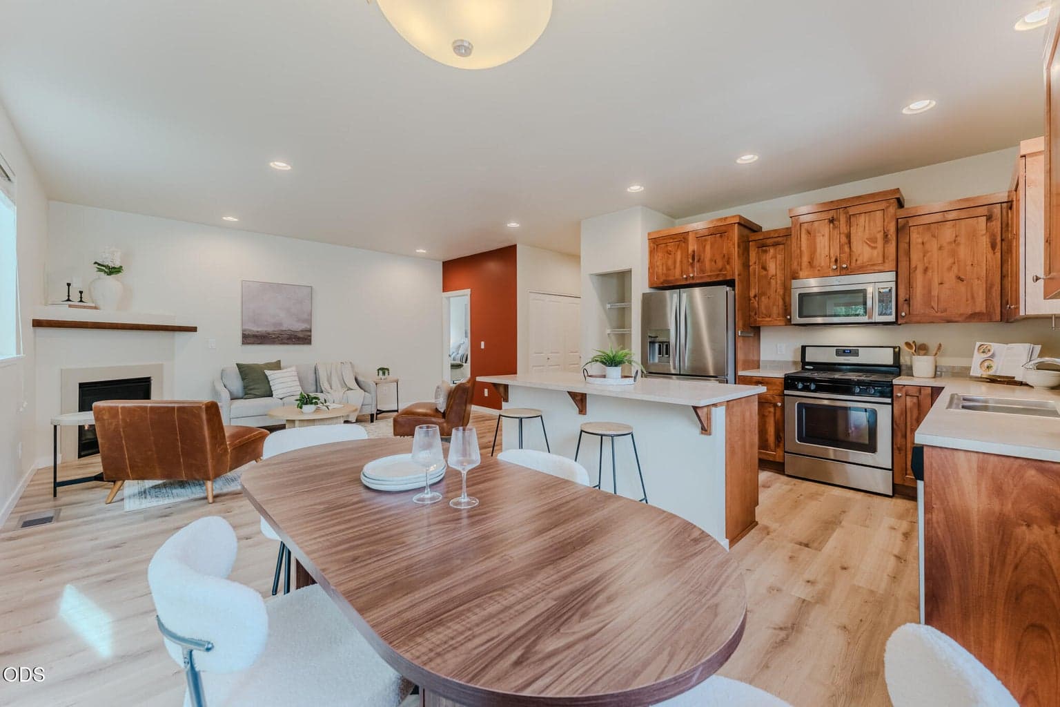 Photo of 640 SE Reed Market Road 18 of 46