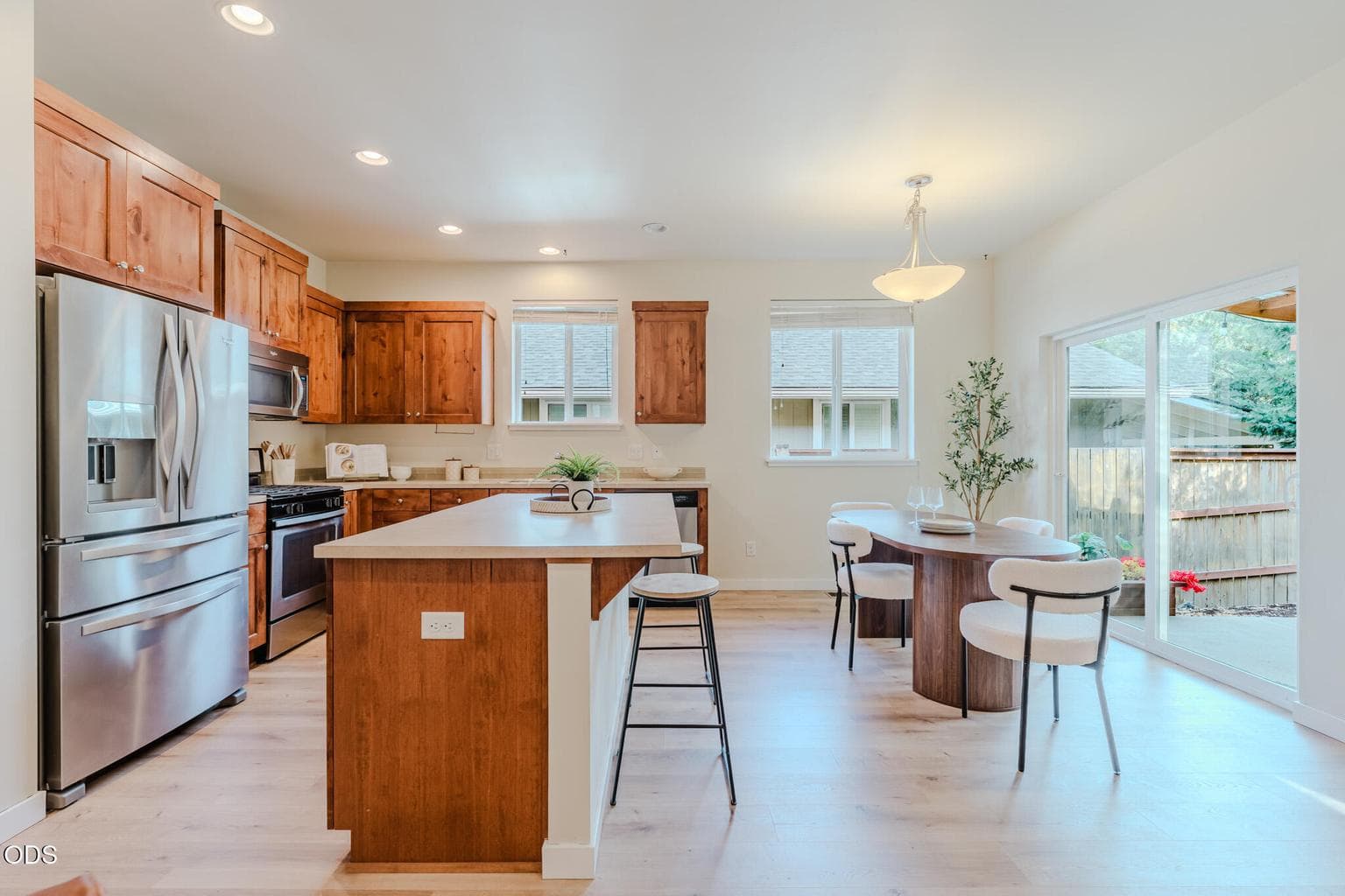 Photo of 640 SE Reed Market Road 11 of 46