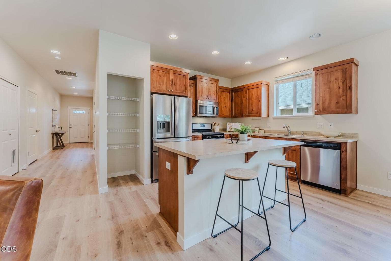 Photo of 640 SE Reed Market Road 9 of 46