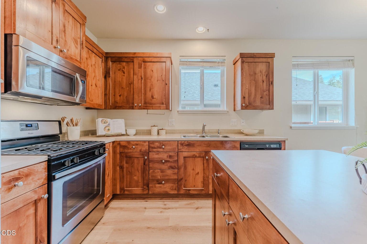 Photo of 640 SE Reed Market Road 14 of 46