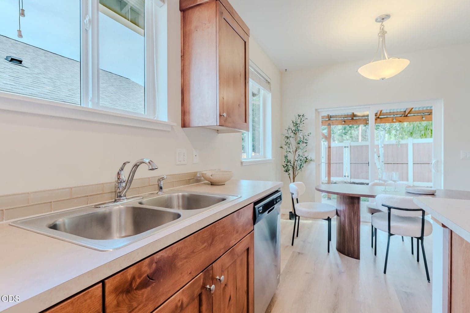 Photo of 640 SE Reed Market Road 16 of 46