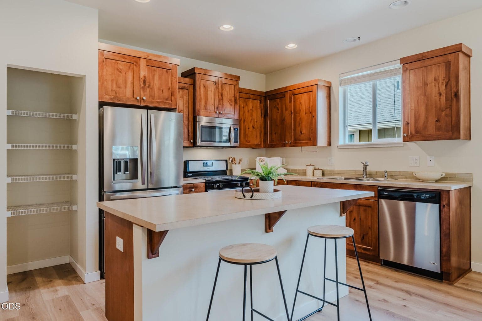 Photo of 640 SE Reed Market Road 10 of 46