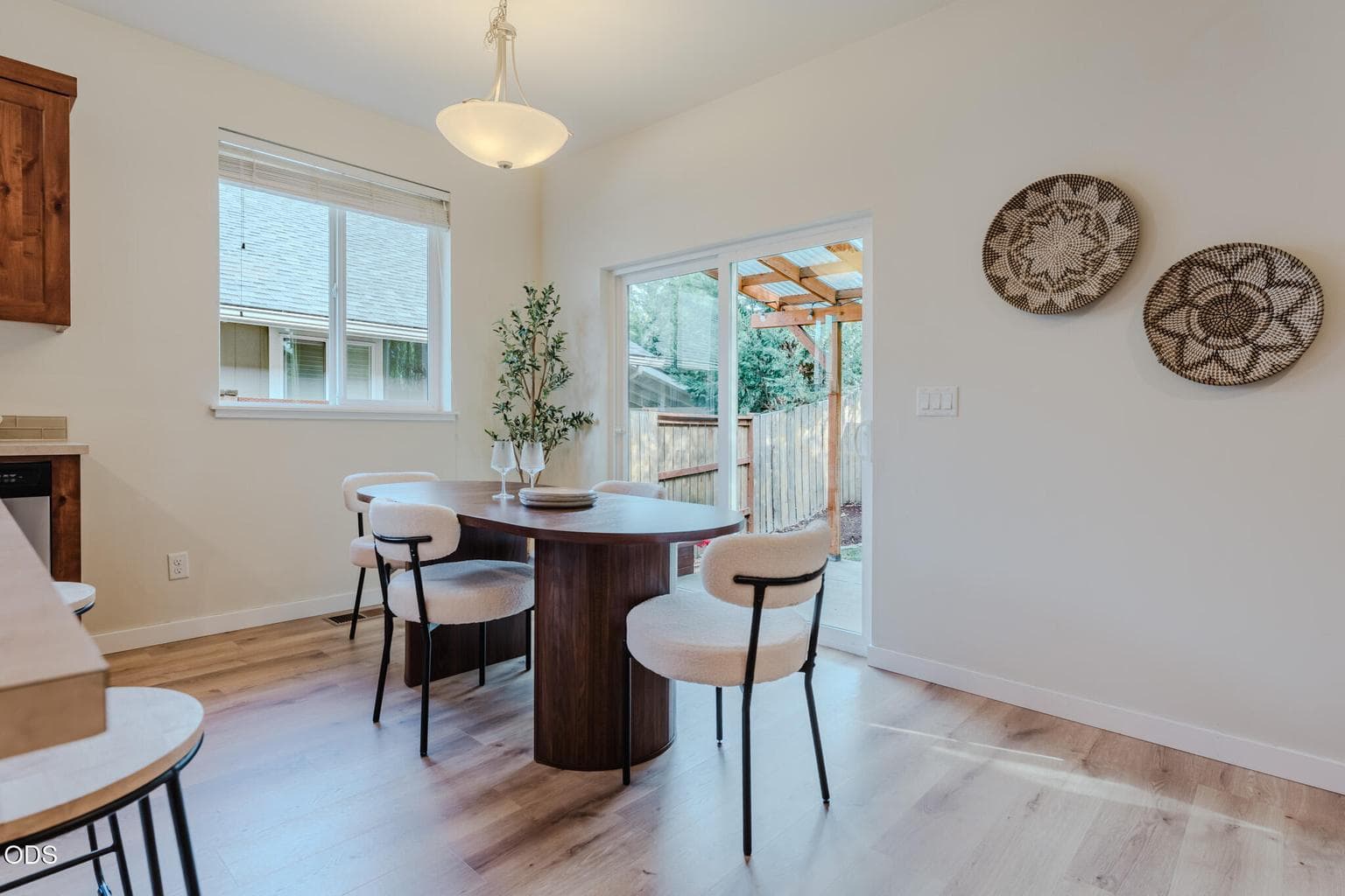 Photo of 640 SE Reed Market Road 17 of 46