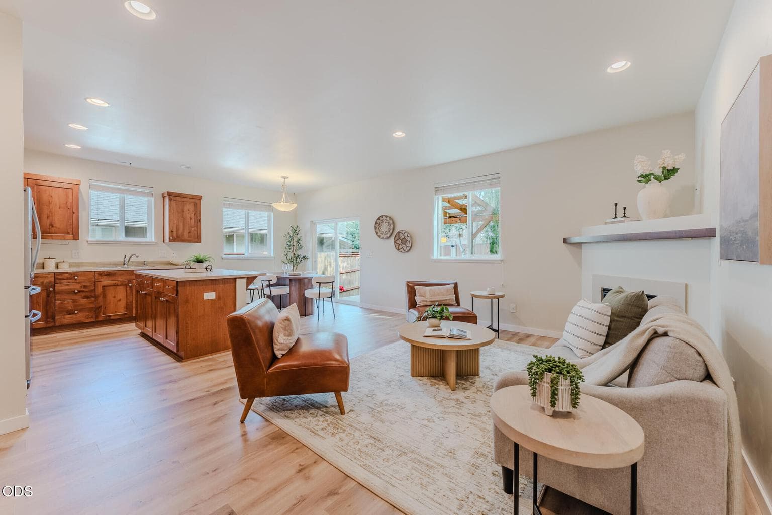 Photo of 640 SE Reed Market Road 6 of 46