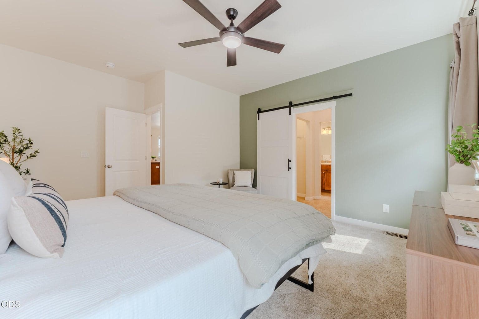 Photo of 640 SE Reed Market Road 19 of 46