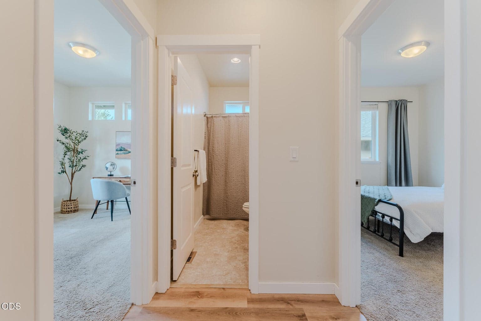 Photo of 640 SE Reed Market Road 29 of 46