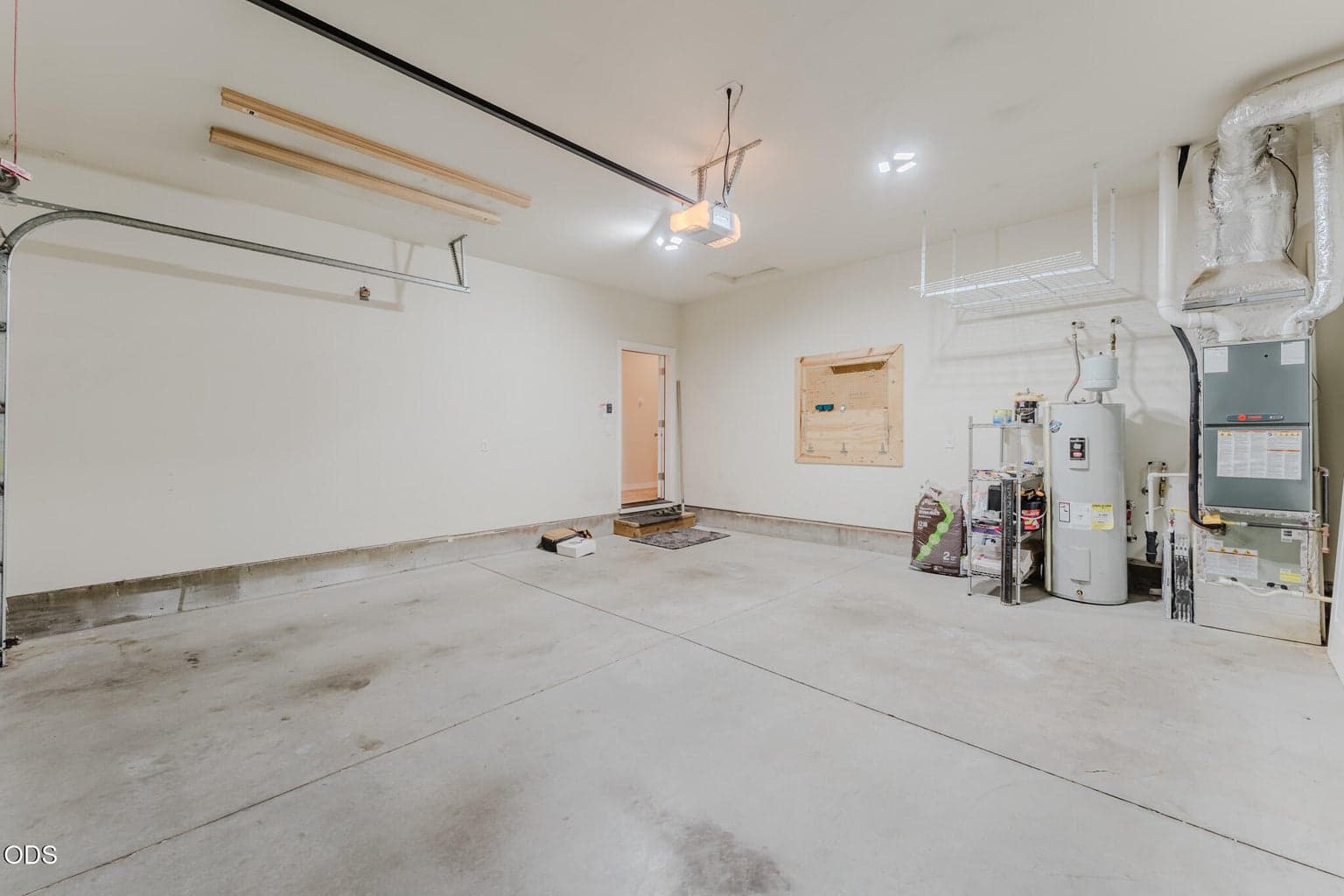 Photo of 640 SE Reed Market Road 38 of 46