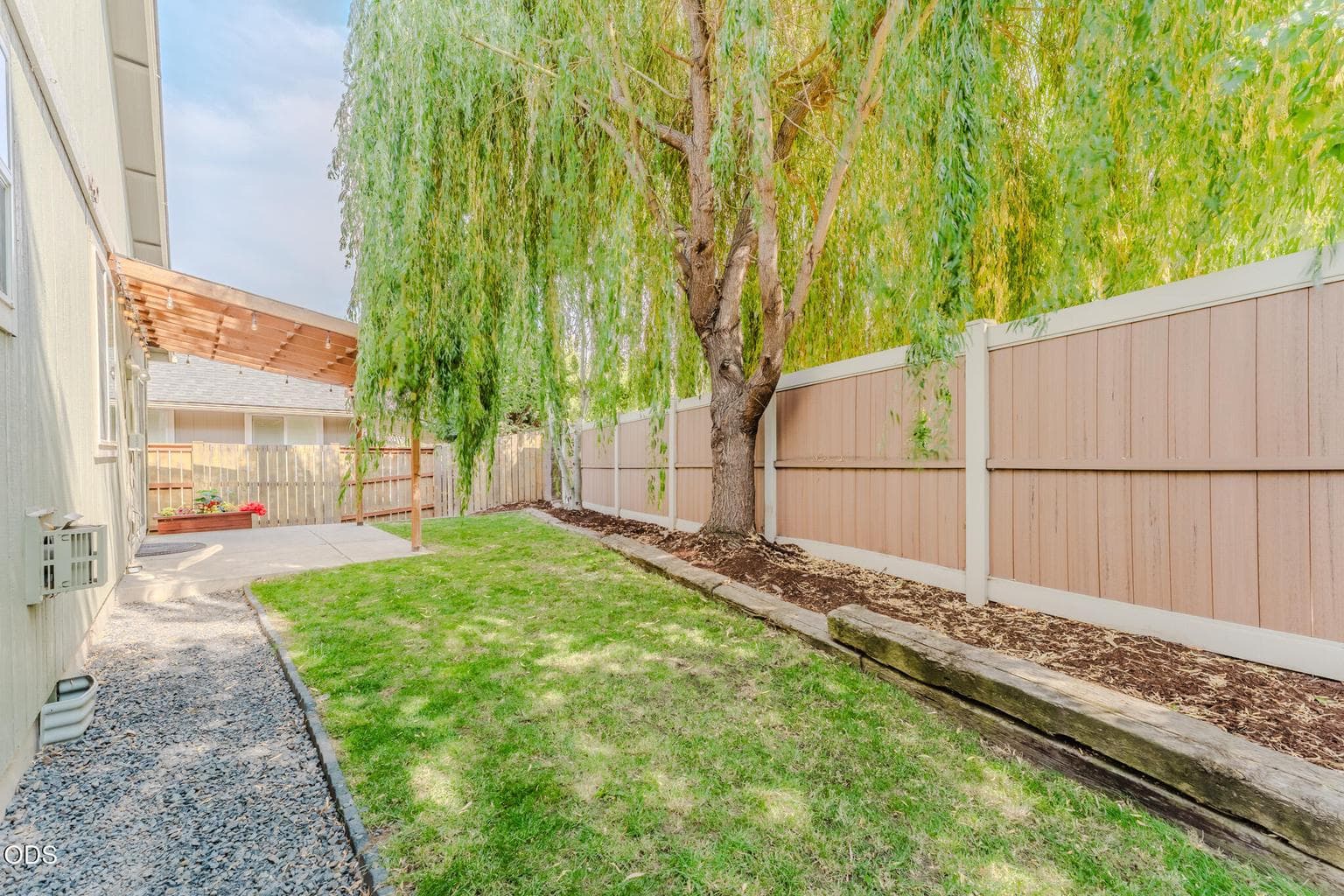 Photo of 640 SE Reed Market Road 41 of 46