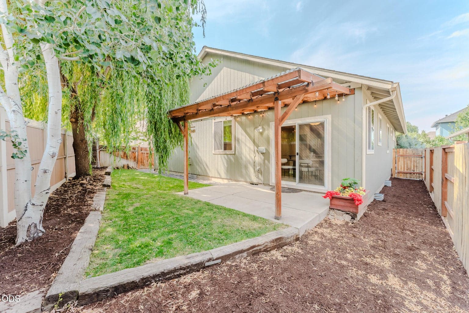 Photo of 640 SE Reed Market Road 39 of 46
