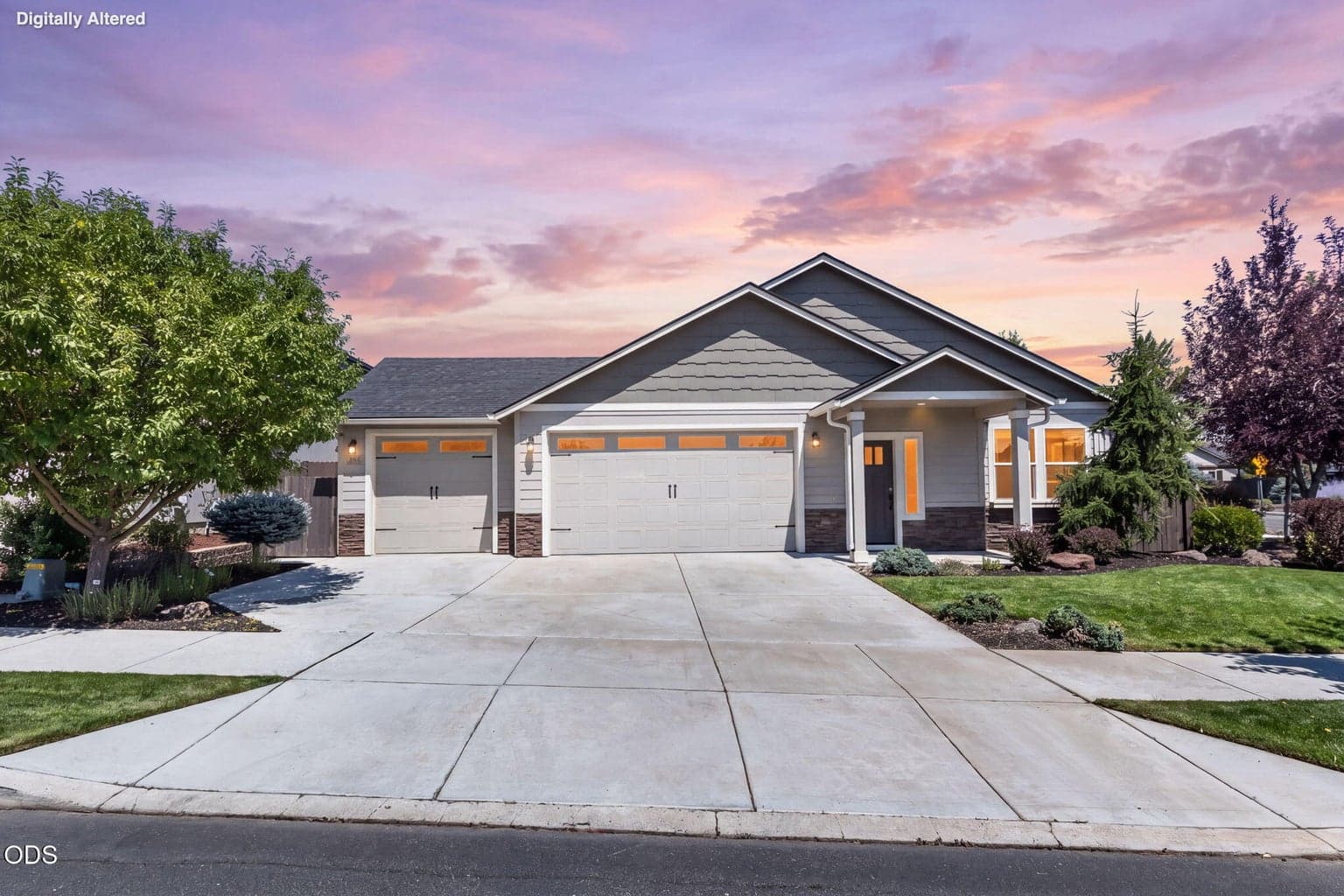 Photo of 2511 Hemlock Way 1 of 31