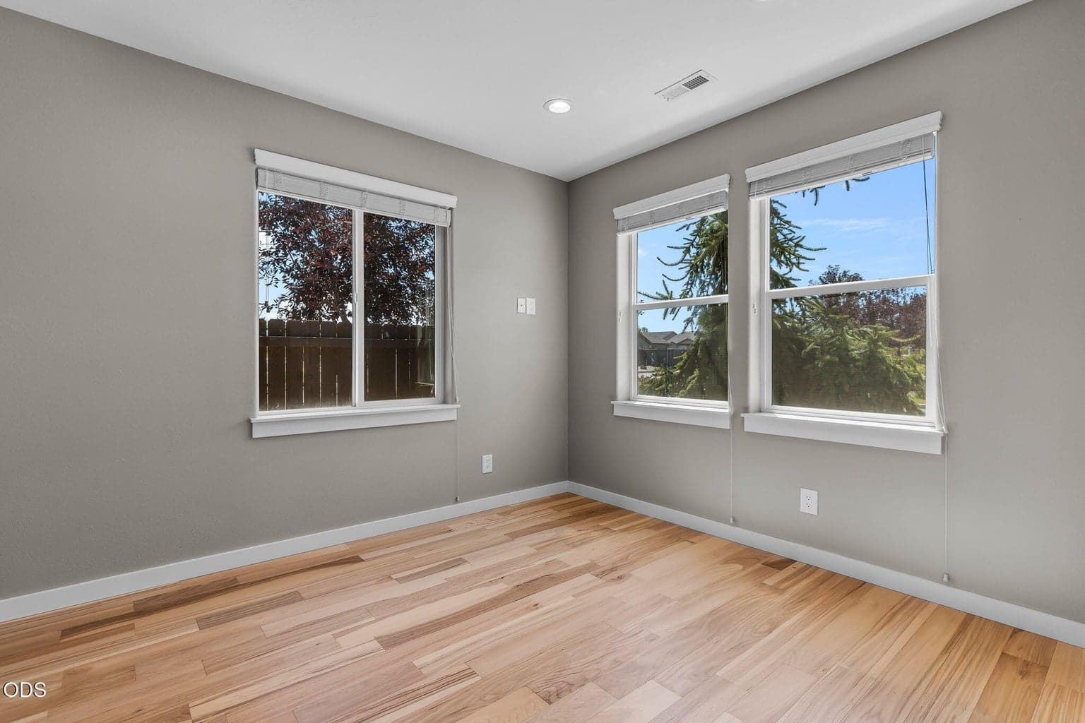 Photo of 2511 NW Hemlock Way 19 of 31