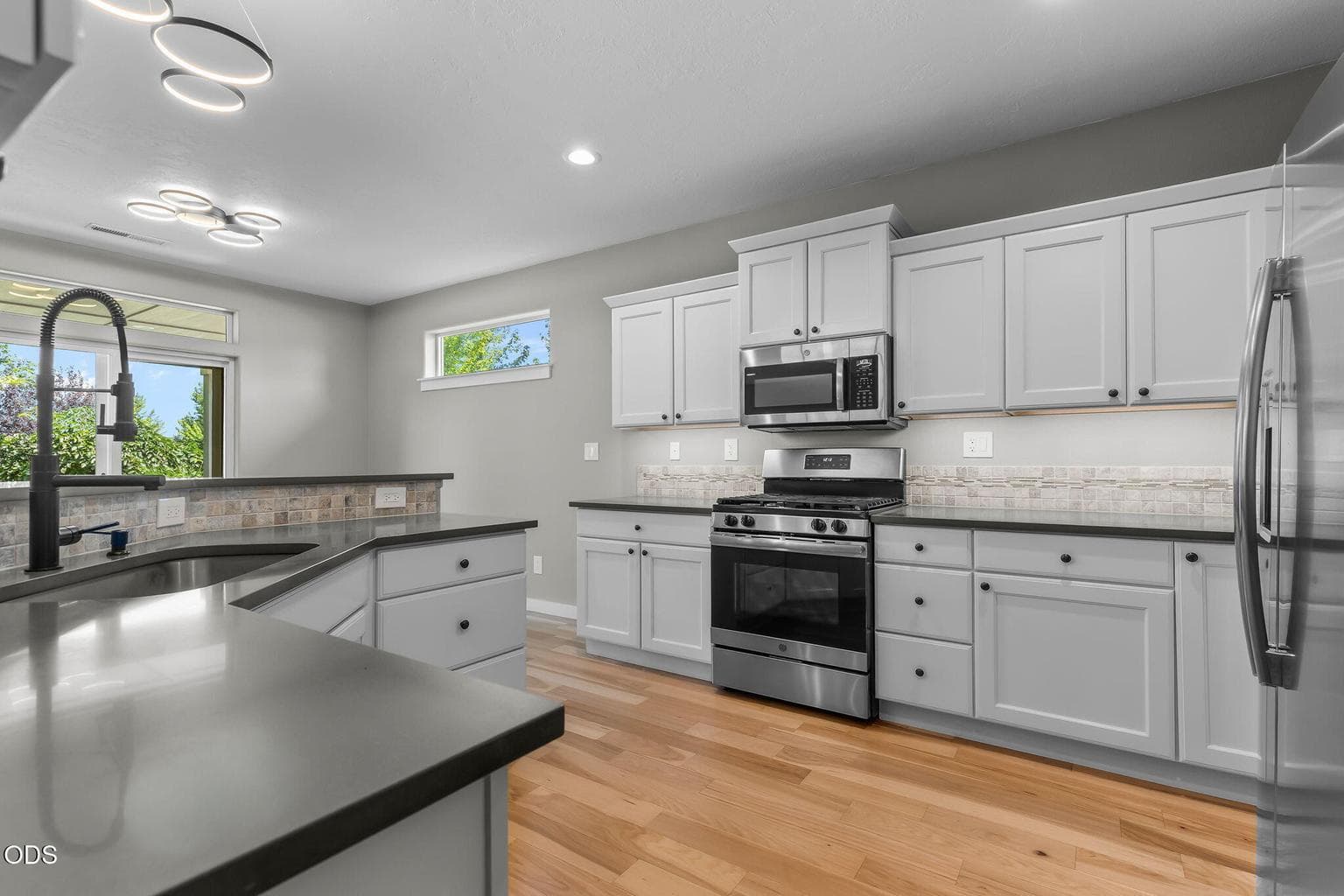Photo of 2511 NW Hemlock Way 6 of 31