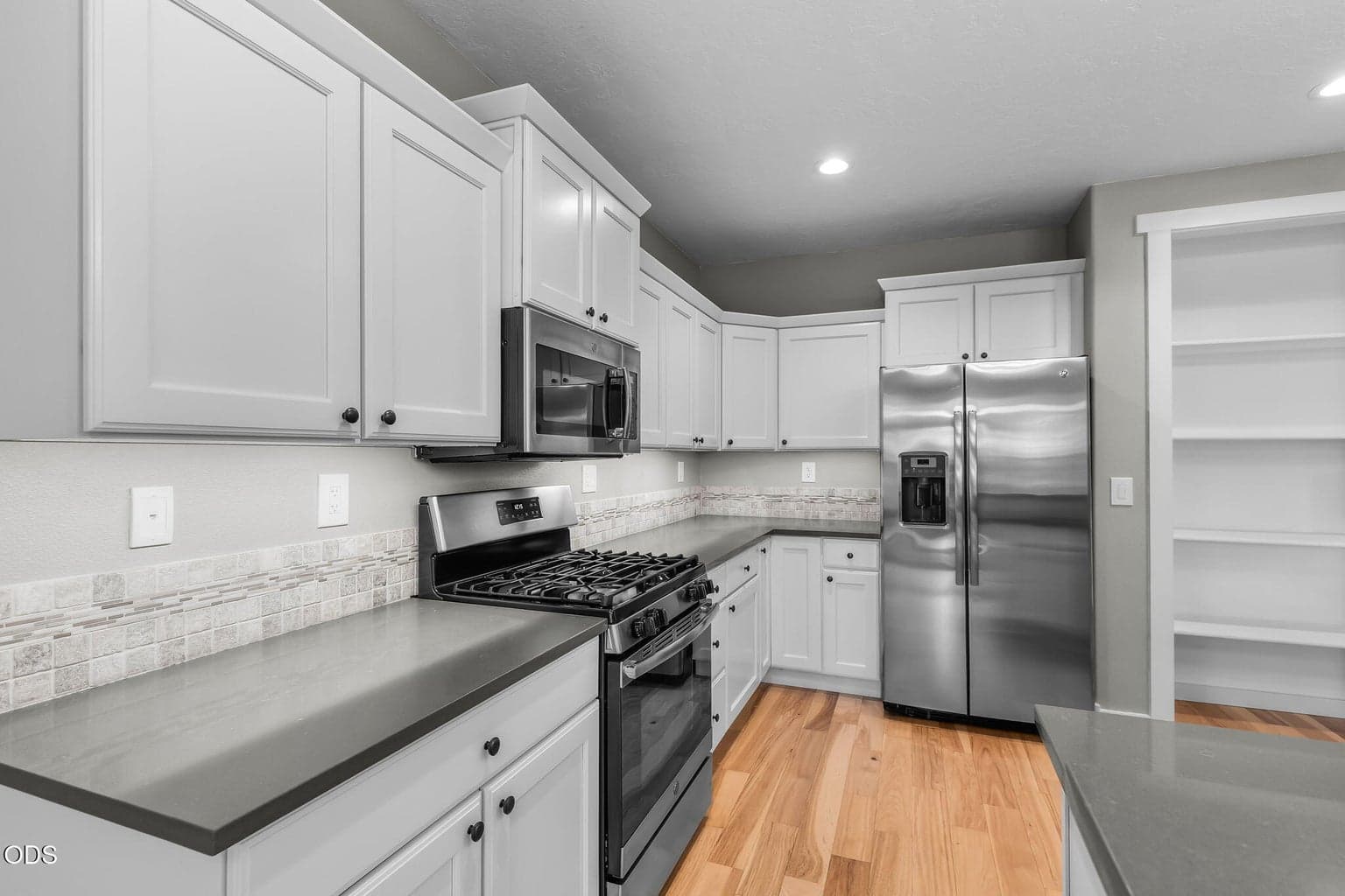 Photo of 2511 NW Hemlock Way 7 of 31