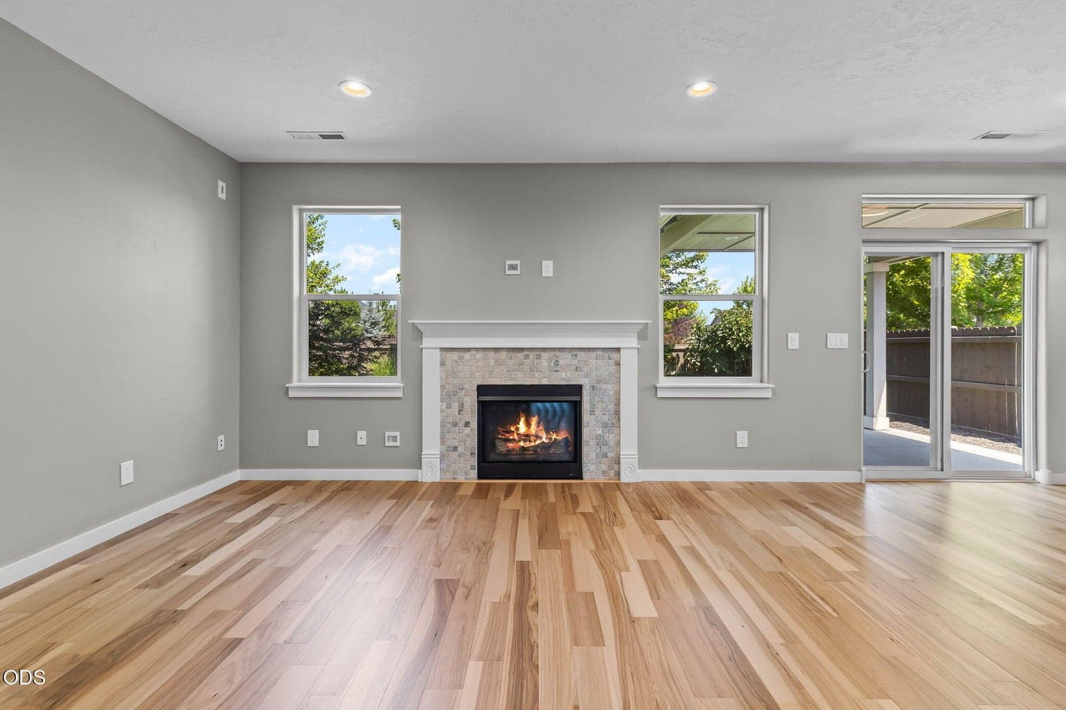 Photo of 2511 Hemlock Way 4 of 31