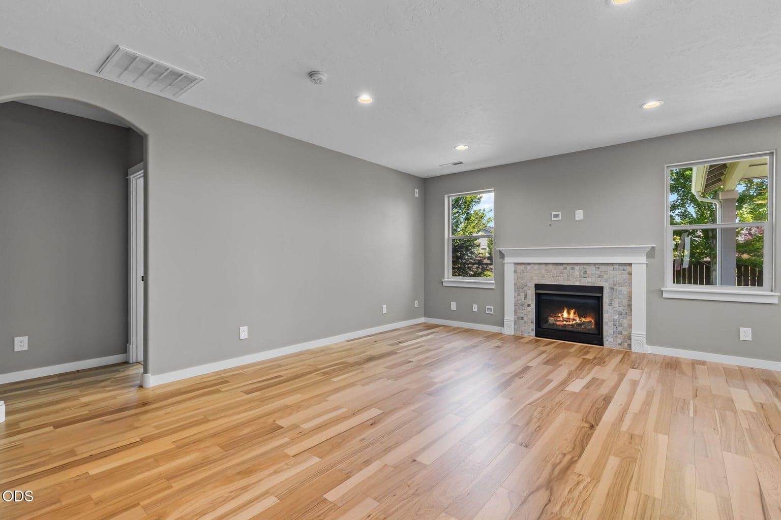 Photo of 2511 Hemlock Way 3 of 31