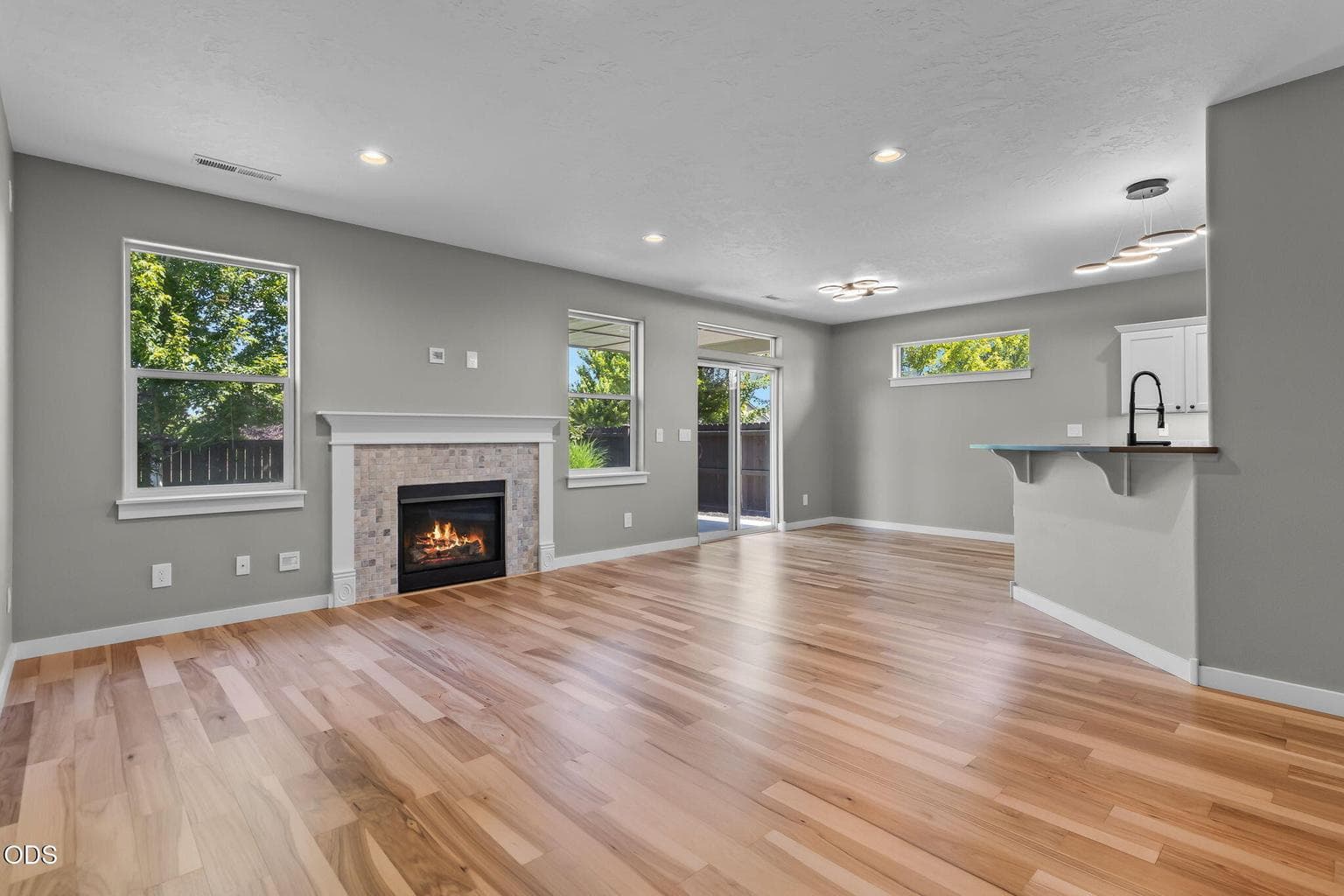 Photo of 2511 Hemlock Way 5 of 31